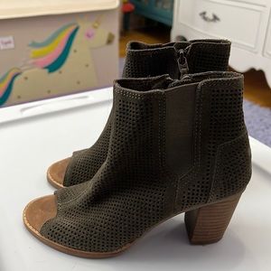 Toms Majorca peep toe suede booties